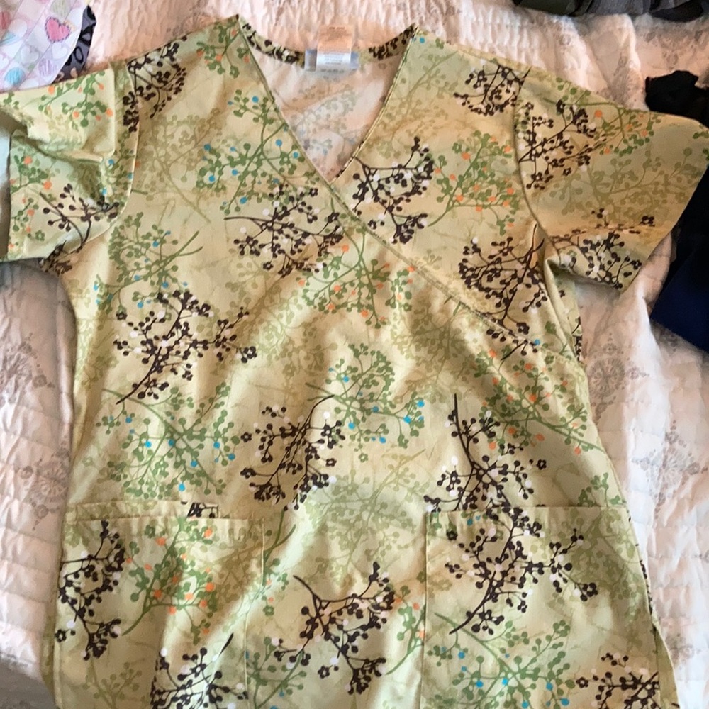 SB SCRUB top